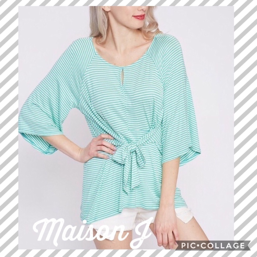 VINE AND LOVE Mint Green White Stripe Scoop Neck 3/4 Sleeve Tie Front Top